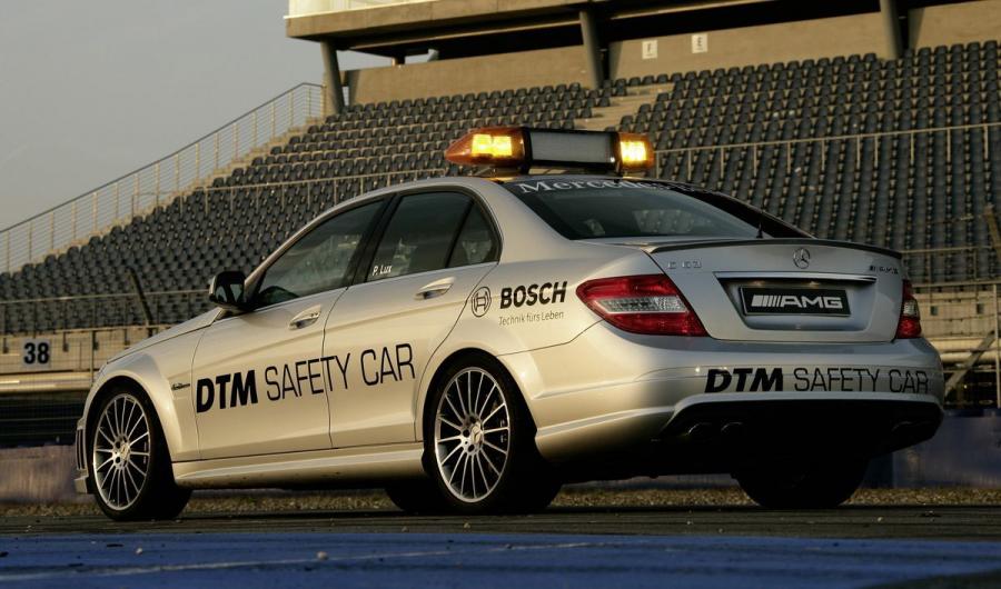  Mercedes-Benz C63 AMG Safety Car 2008 года  (фото 2 из 3)